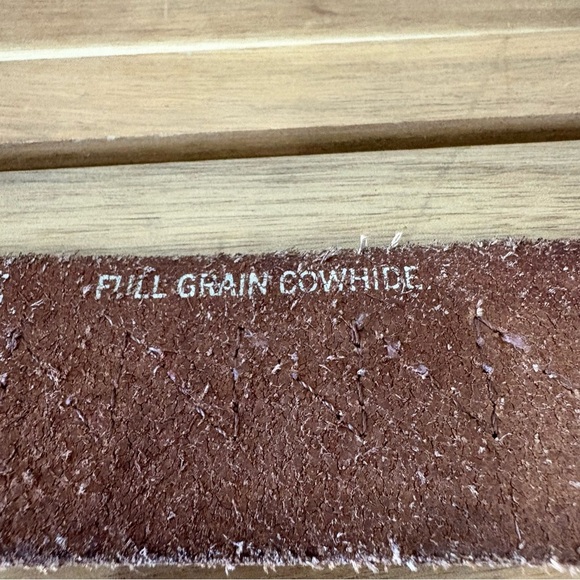 Vintage Fossil Full-Grain Leather Belt with Stitched Detailing and Brass Buckle - Picture 4 of 12